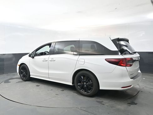Used 2023 Honda Odyssey Sport image 3