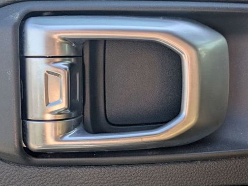 Used 2018 Jeep Wrangler Unlimited Rubicon image 12