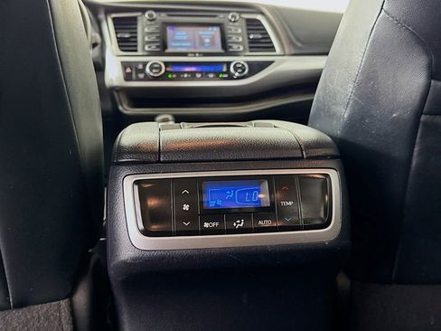 Used 2014 Toyota Highlander Plus FWD image 28