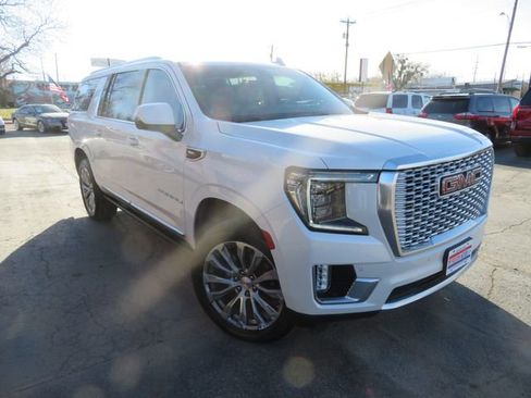Used 2021 GMC Yukon XL Denali w/ Denali Ultimate Package image 3