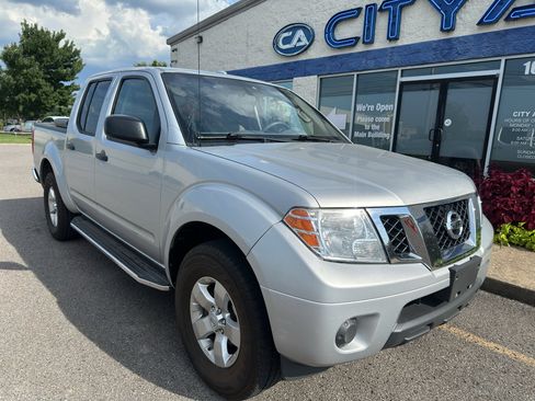 Used 2017 Nissan Frontier SV AWD/4WD image 2