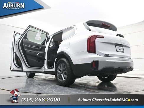 Used 2024 Kia Telluride LX image 36