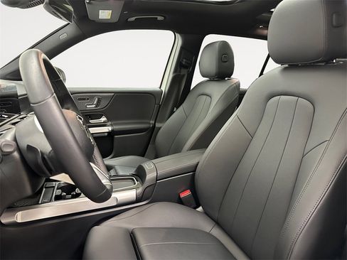 Used 2025 Mercedes-Benz GLB 250 GLB 250 image 9