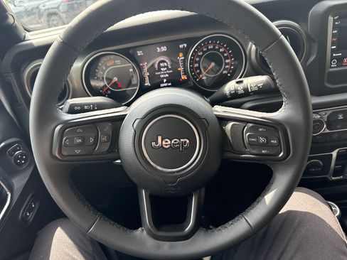 Used 2023 Jeep Wrangler Unlimited Sport AWD/4WD image 18