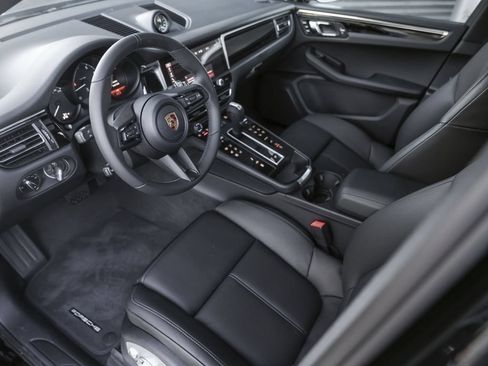 Certified 2026 Porsche Macan AWD/4WD image 4