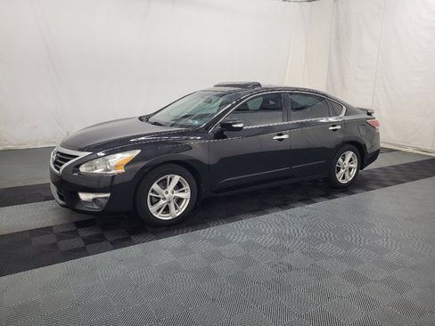Used 2015 Nissan Altima 2.5 SV w/ Convenience Package FWD image 2