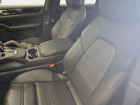 Used 2023 Porsche Cayenne Coupe AWD/4WD image 18