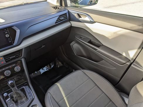 Certified 2023 Volkswagen Taos SE w/ Panoramic Sunroof Package image 14