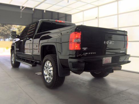 Used 2016 GMC Sierra 2500 Denali w/ Suspension Package, Off-Road AWD/4WD image 3