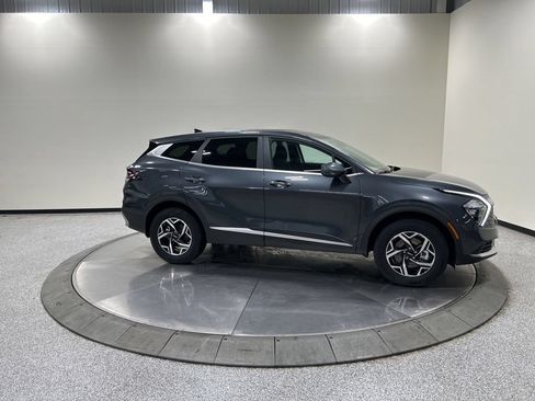 Used 2023 Kia Sportage LX AWD/4WD image 6