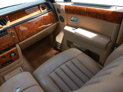 Used 2006 Rolls-Royce Phantom Sedan RWD image 23