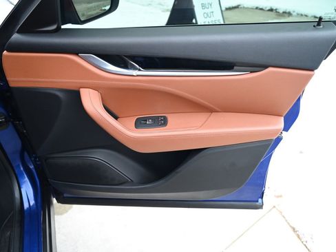 Used 2020 Maserati Levante image 48