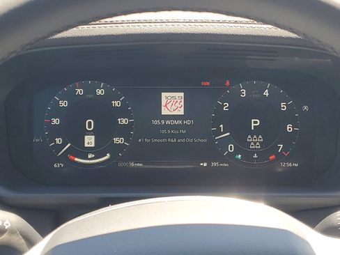Used 2025 Land Rover Discovery Dynamic SE AWD/4WD image 17