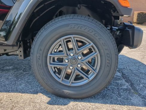 New 2025 Jeep Gladiator Sport image 9