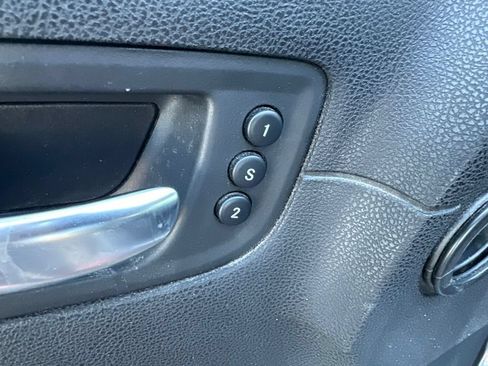 Used 2018 Chrysler 300 Limited w/ Safetytec Plus Group RWD image 17