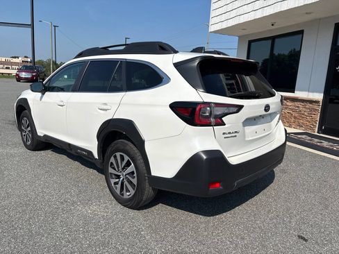 Used 2025 Subaru Outback Premium AWD/4WD image 7