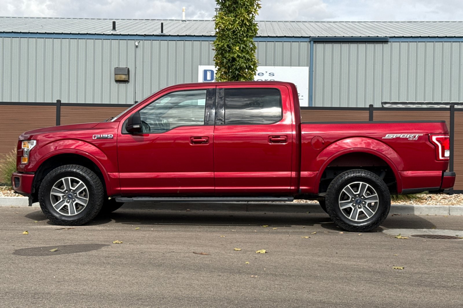 Used 2016 Ford F150 XLT w/ Equipment Group 302A Luxury AWD/4WD image 10
