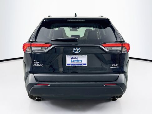 Used 2022 Toyota RAV4 XLE Premium AWD/4WD image 6