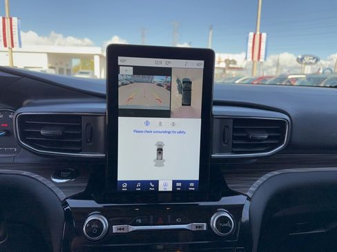 Certified 2022 Ford Explorer Limited w/ Limited Technology Package image 21