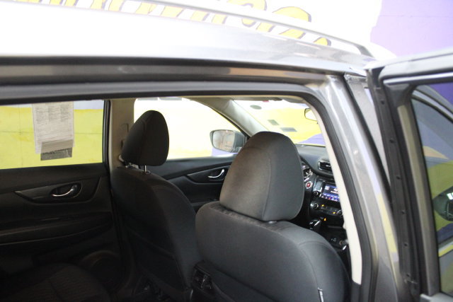 Used 2018 Nissan Rogue SV AWD/4WD image 10