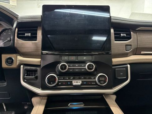 Certified 2024 Ford Expedition Limited image 23