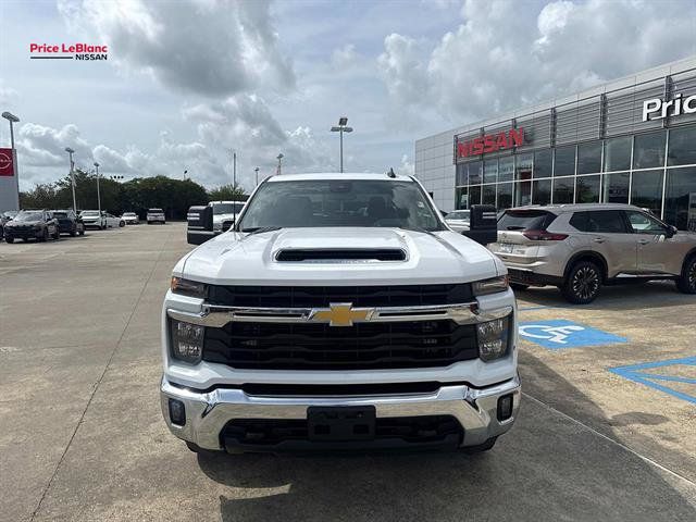 Used 2025 Chevrolet Silverado 2500 LT w/ Convenience Package AWD/4WD image 2