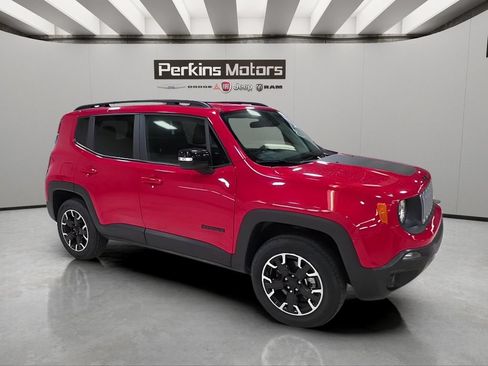Used 2023 Jeep Renegade Latitude AWD/4WD image 8