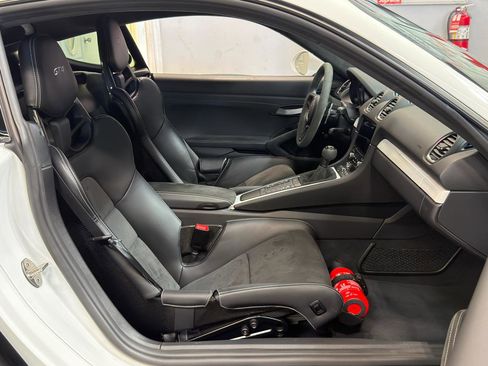 Used 2021 Porsche 718 Cayman GT4 image 18