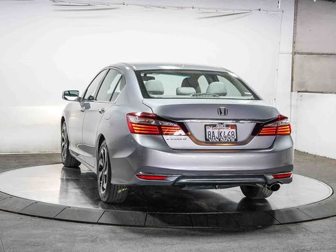 Used 2017 Honda Accord EX image 4