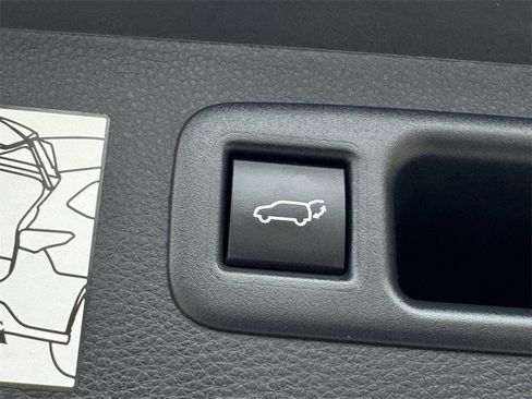 Used 2024 Toyota Highlander XLE image 33