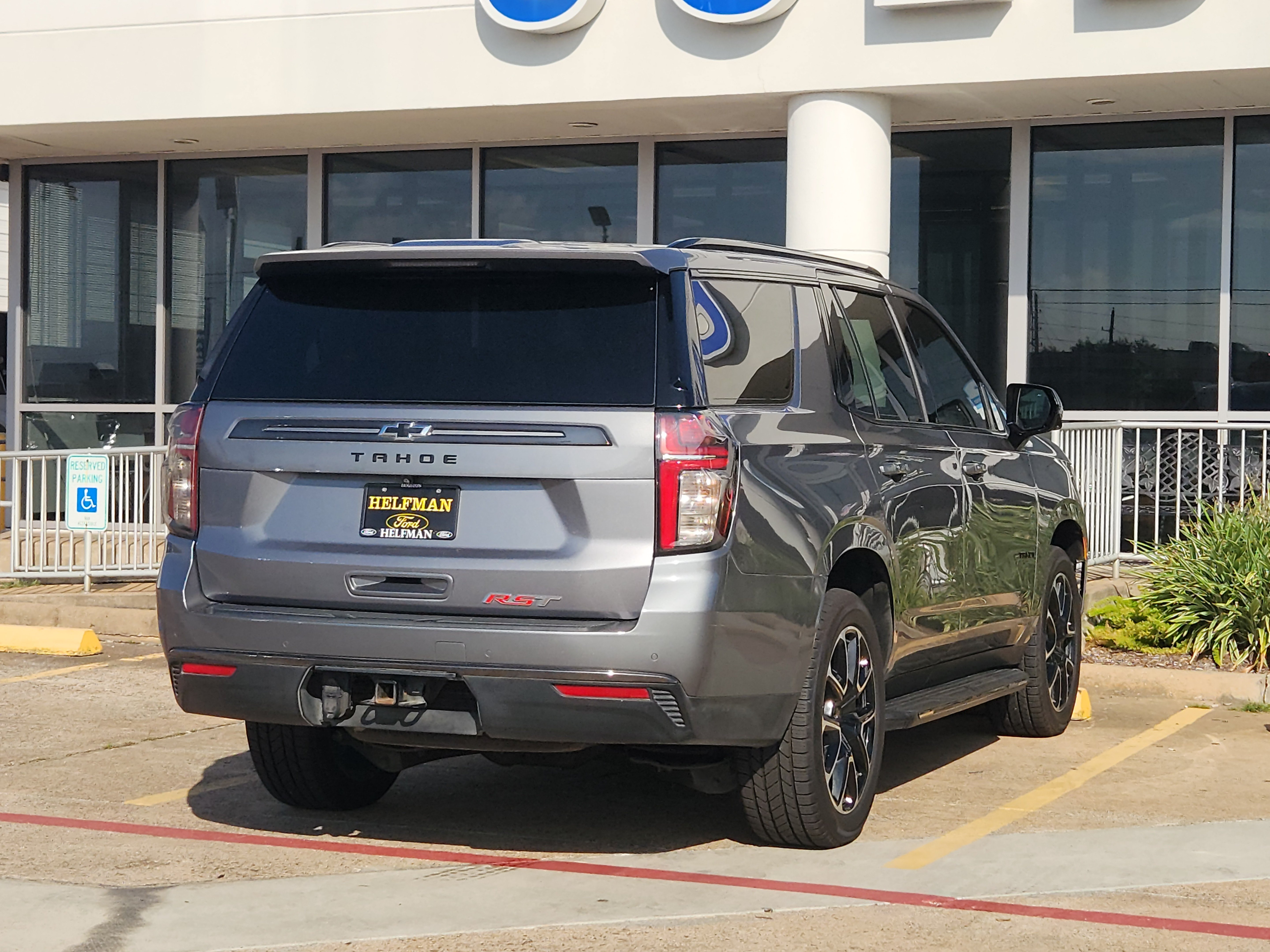 Used 2022 Chevrolet Tahoe RST w/ Luxury Package RWD image 3