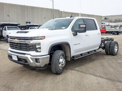 New 2026 Chevrolet Silverado 3500 LT w/ Convenience Package image 7