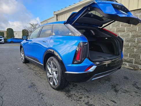 New 2026 Cadillac Optiq Luxury 2 image 7