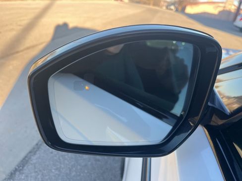 Used 2023 Land Rover Range Rover Velar R-Dynamic S image 40