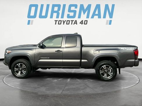Used 2018 Toyota Tacoma TRD Sport image 4