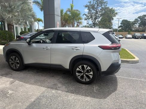 Used 2023 Nissan Rogue SV FWD image 4
