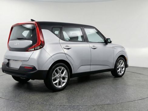 Used 2025 Kia Soul LX w/ LX Technology Package image 9