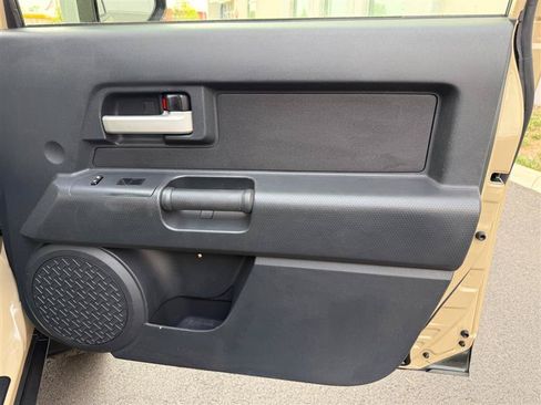 Used 2014 Toyota FJ Cruiser 4WD w/ Convenience Package image 31