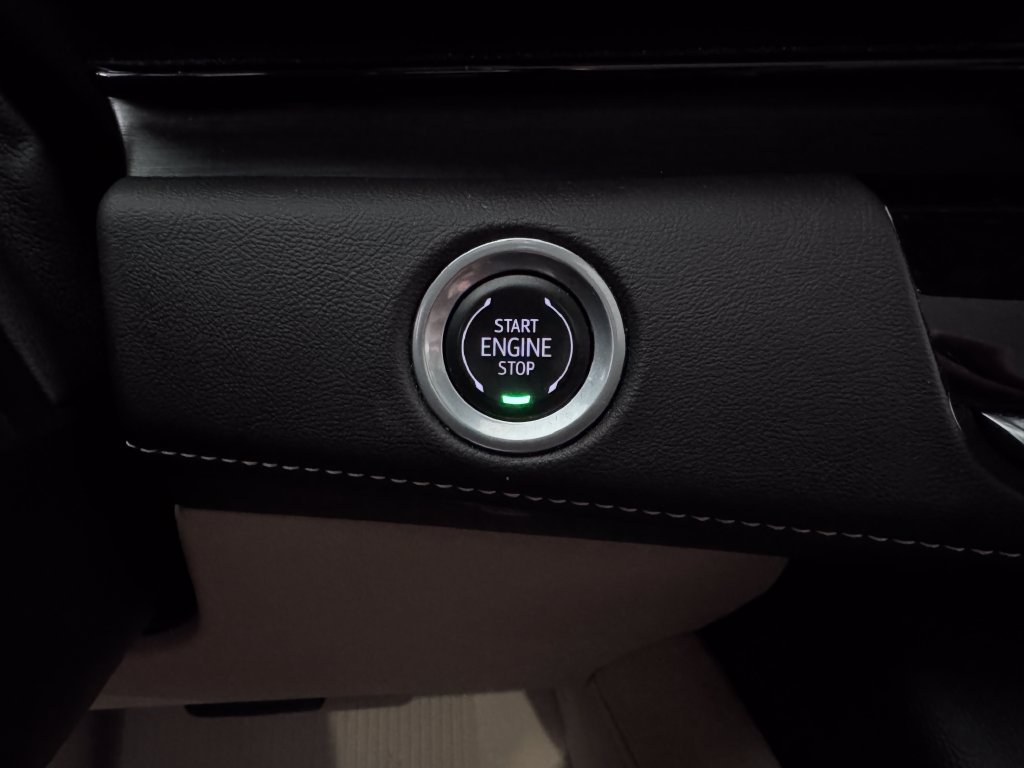 Certified 2024 Cadillac Escalade ESV Premium Luxury w/ Performance Package AWD/4WD image 26