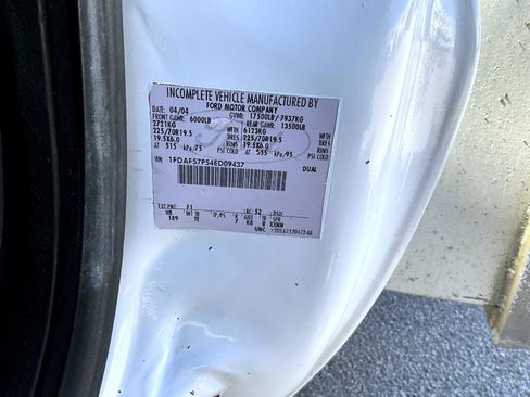 Used 2004 Ford F550 4x4 Regular Cab Super Duty image 18