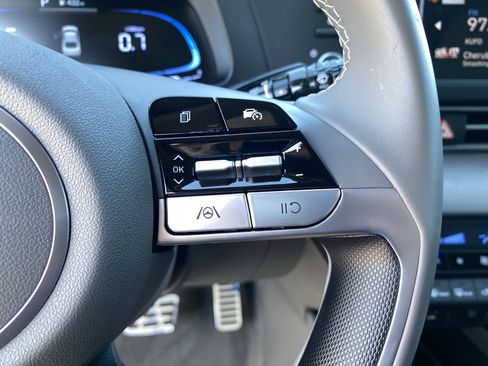 Certified 2025 Hyundai Elantra Sport image 27