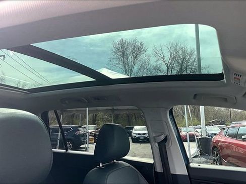 Used 2020 Volkswagen Tiguan SEL w/ Tiguan Two-Row MDO Package image 19