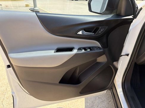 Used 2019 Chevrolet Equinox LS FWD image 23