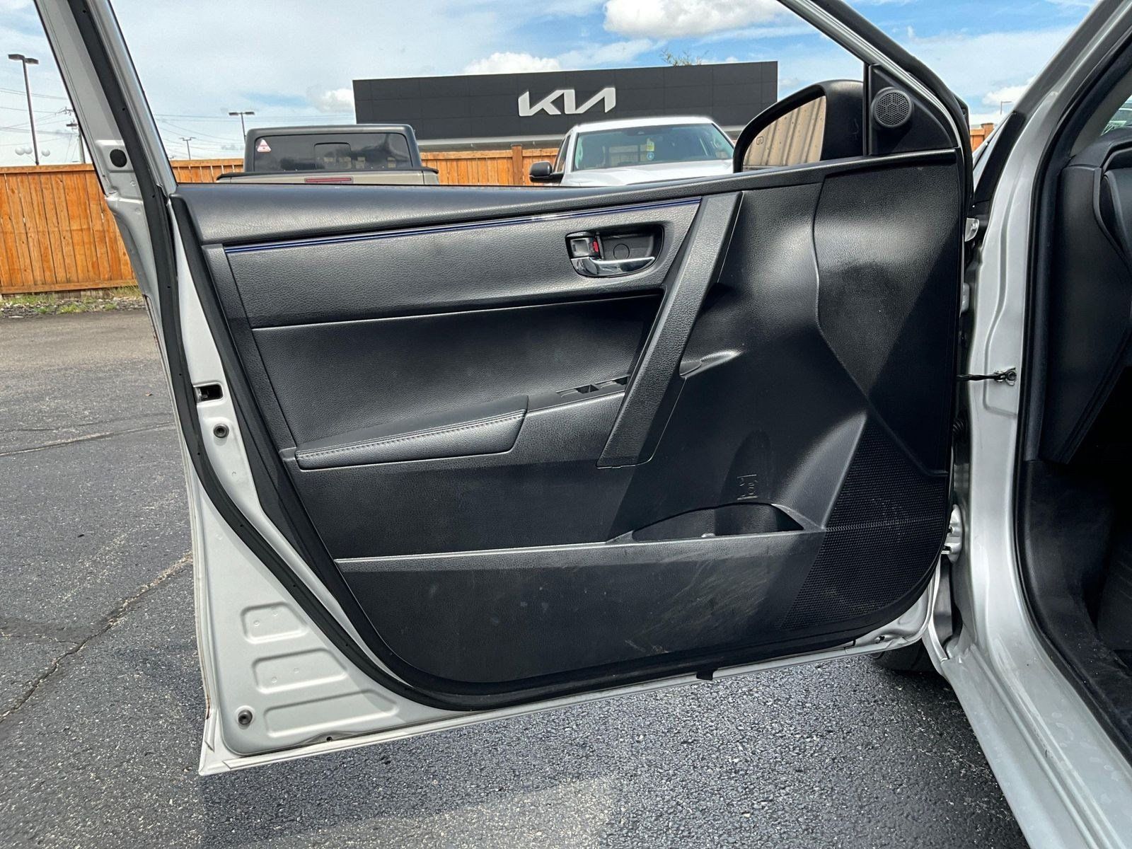 Used 2019 Toyota Corolla SE FWD image 18