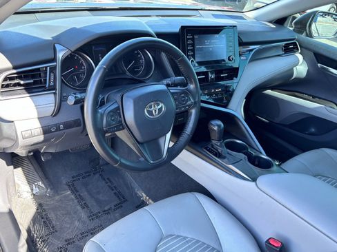 Used 2021 Toyota Camry SE w/ Convenience Package FWD image 17