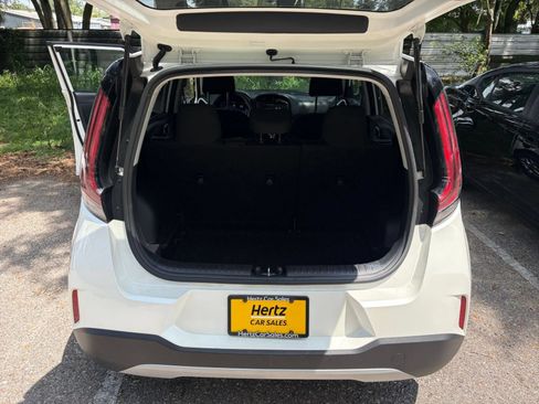 Used 2025 Kia Soul LX w/ LX Technology Package FWD image 28