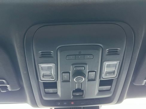 Used 2024 Chevrolet Tahoe High Country AWD/4WD image 17