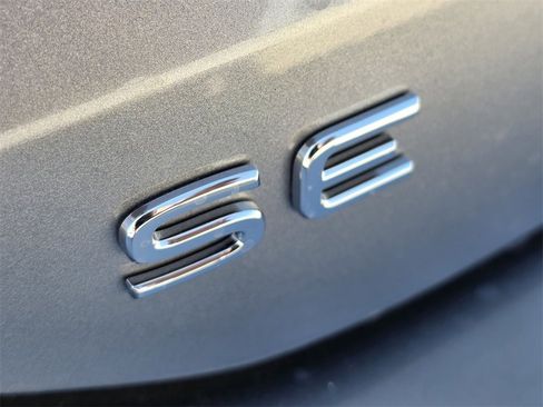 New 2025 Volkswagen Tiguan SE image 7