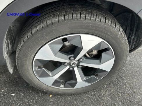 Certified 2024 Volvo XC40 B5 Plus w/ Climate Package image 21