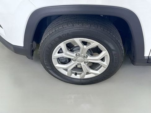 Used 2024 Jeep Compass Latitude w/ Convenience Group image 28